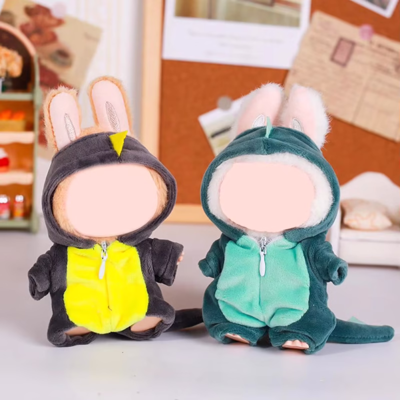 Las compras incluyen también una muñeca Labubu de 15 cm que lleva puesto este colorido traje de baño segmentado, así como su amiga de 17 cm con un atuendo de verano simple de casa que presenta una divertida variedad de peinados elaborados - Image 2