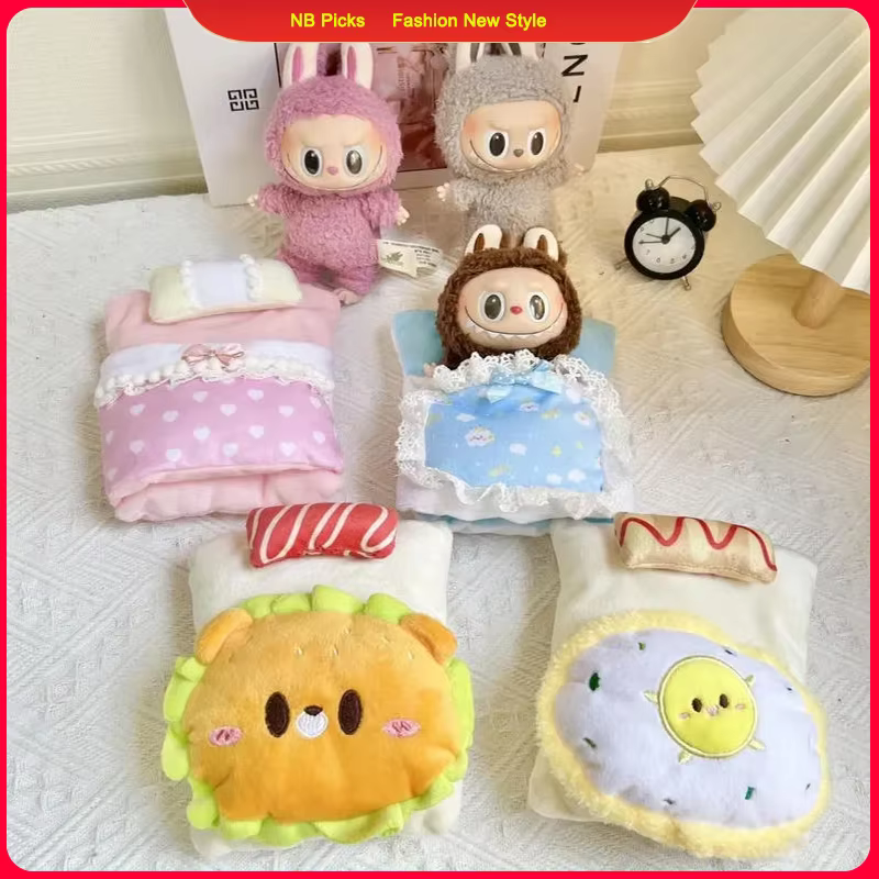Conjunto de cama Labubu 15/17 cm, cama pequeña, manta, cobija y quilt, accesorios, conjunto elegante con el cojín de hamburguesa nocturna Labubu Decorations.