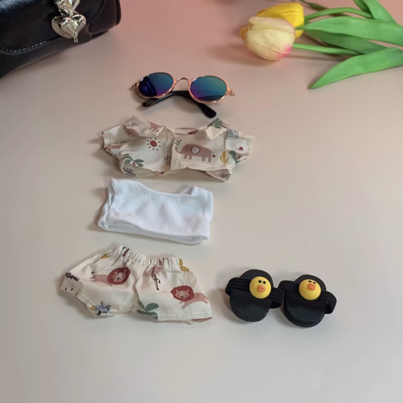 El Llavero Labubu de 17 cm con caja sorpresa y el conjunto de playa incluido con las gafas de sol (disfraz de vinilo de muñeca intercambiable) - Image 2