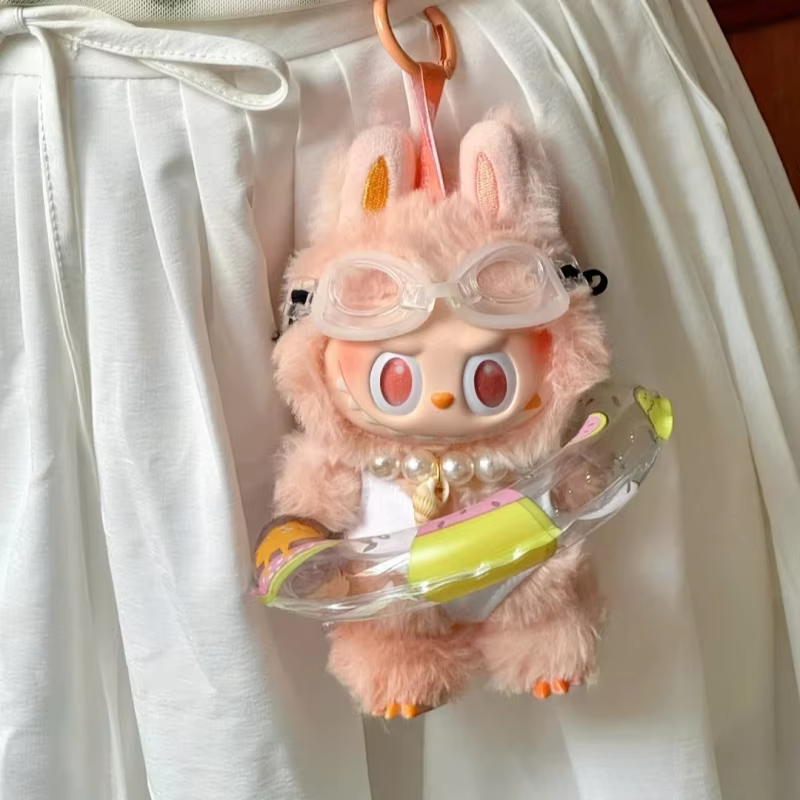 diseñada para las versiones Labubu 3.0, V1 y V2, es para todos los que quieren adornar la muñeca con un estilo divertido y veraniego