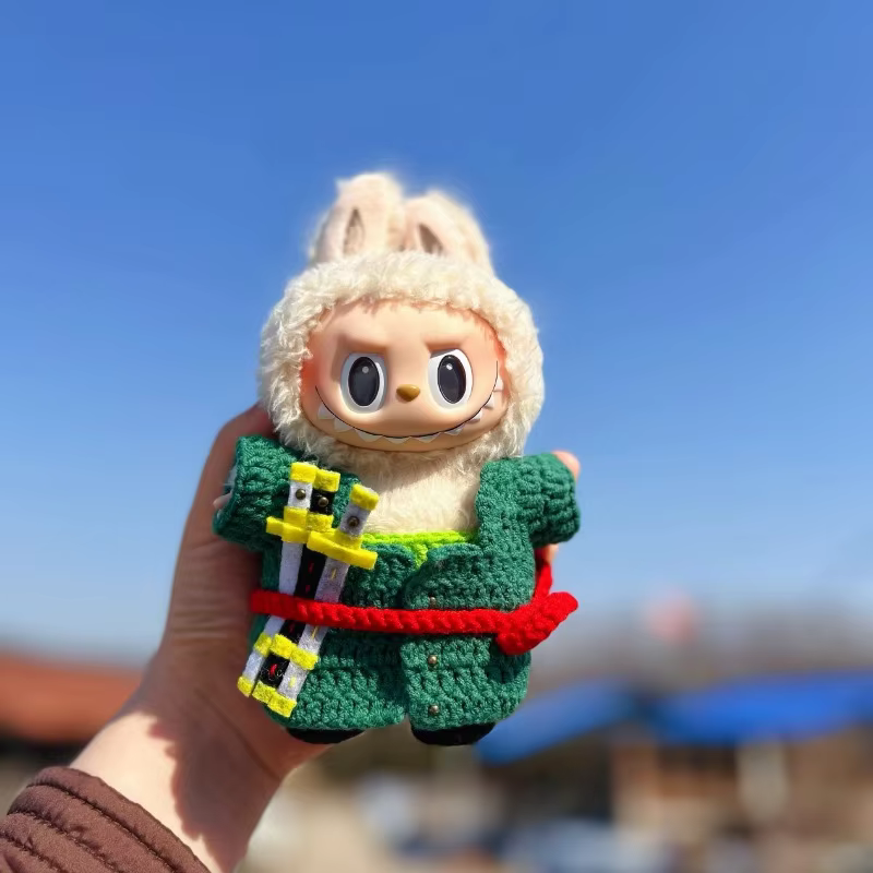 Para Labubu Buwa, la posición es figura de vinilo de pie Zoro Sanji, altura de 17 cm, accessorized con prendas de borde de ganchillo sobre muñecas Labubu