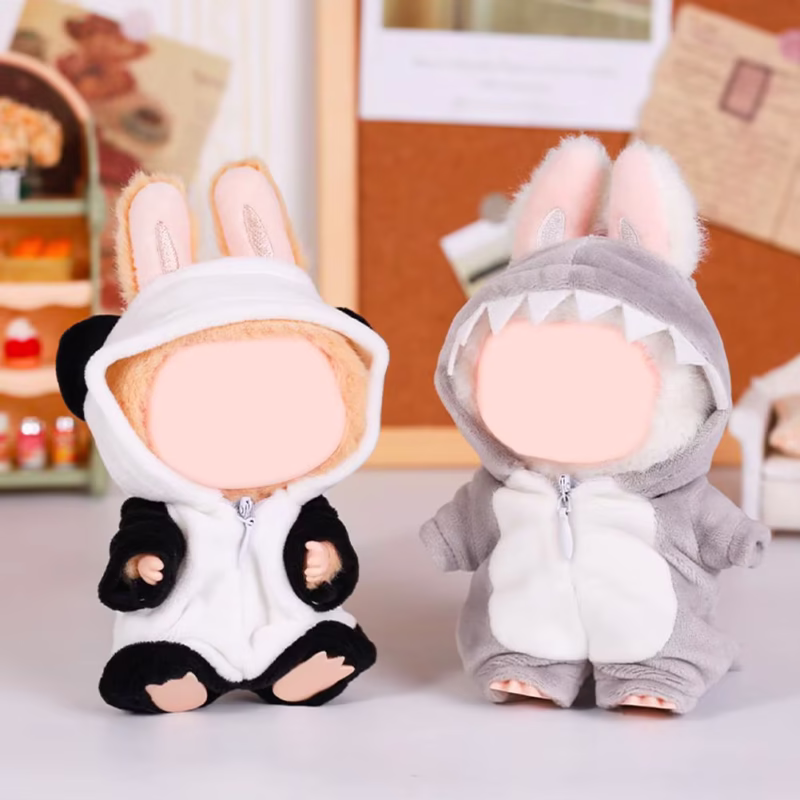 Las compras incluyen también una muñeca Labubu de 15 cm que lleva puesto este colorido traje de baño segmentado, así como su amiga de 17 cm con un atuendo de verano simple de casa que presenta una divertida variedad de peinados elaborados - Image 3