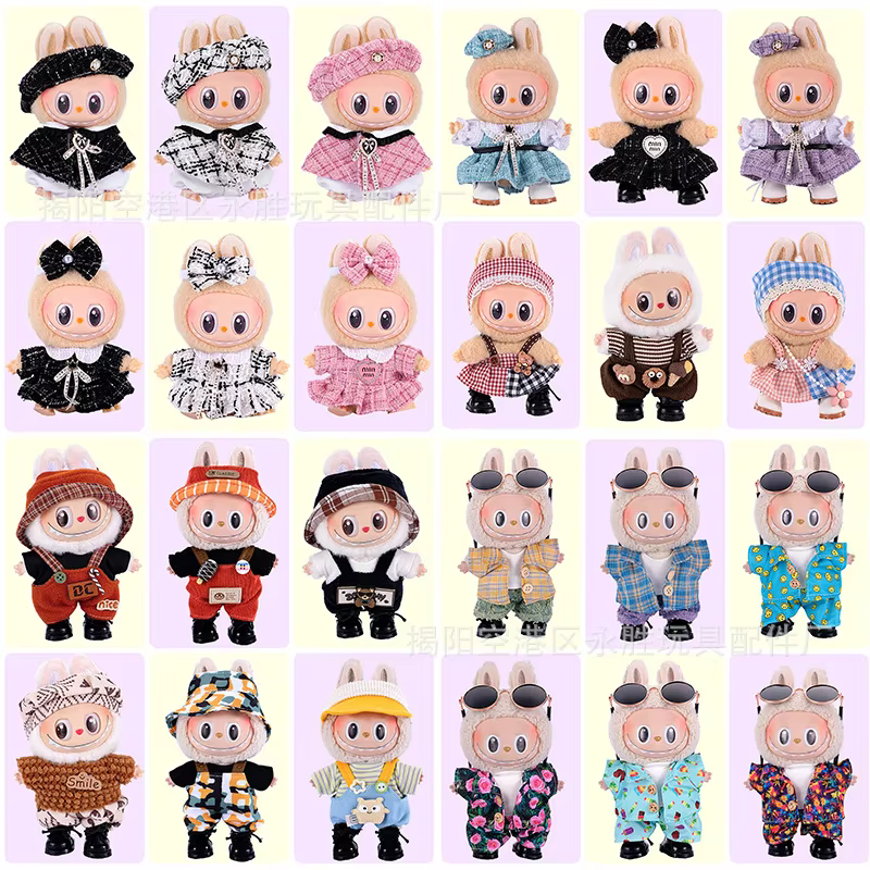 Labubu, sin la ropa, ropa con mangas, mangas de cuello. La generación Labubu II y III dio origen a un conjunto de 8 mamelucos de personajes diseñados para sentarse con Labubu