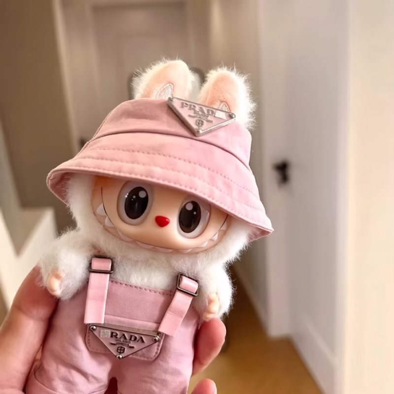Nuevo panal para la muñeca Labubu. El Set incluye una cómoda chaqueta de mezclilla perfecta para los días frescos - Image 4