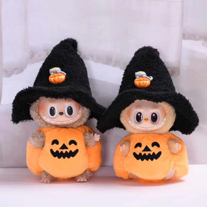 Festeja Halloween con elegancia con este encantador traje de calabaza creado especialmente para la muñeca Labubu de 17 cm