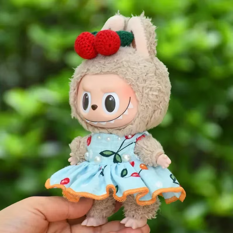 Mini traje Labubu encantador: conjunto delicado y dulce de un pulóver de punto suave y una minifalda plisada de color cereza
