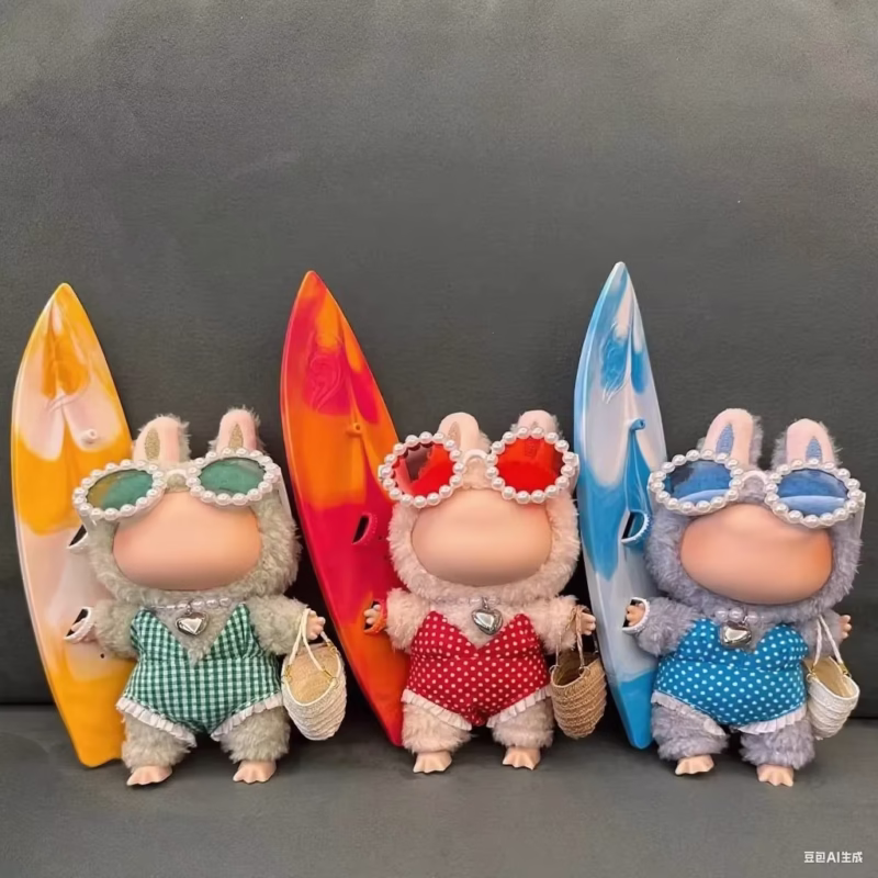 Conjunto Labubu listo para el verano, colección activa. Muñeca de peluche de 17 cm de la colección de alto diseño, cubromaxx, accesorios de yate.