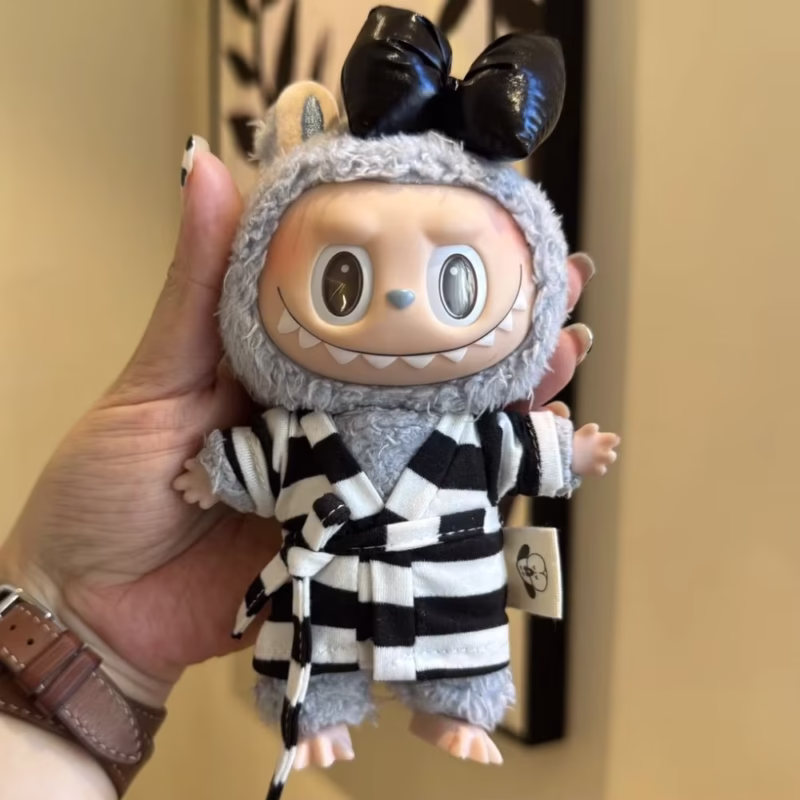 Juego de bata de baño, yukata universal, y pijamas de una pieza, y conjunto de pijamas yukata universal con una muñeca Labubu de 15-17 cm y un conjunto de sombrero y lazo, mini muñeca de algodón y peluche - Image 3