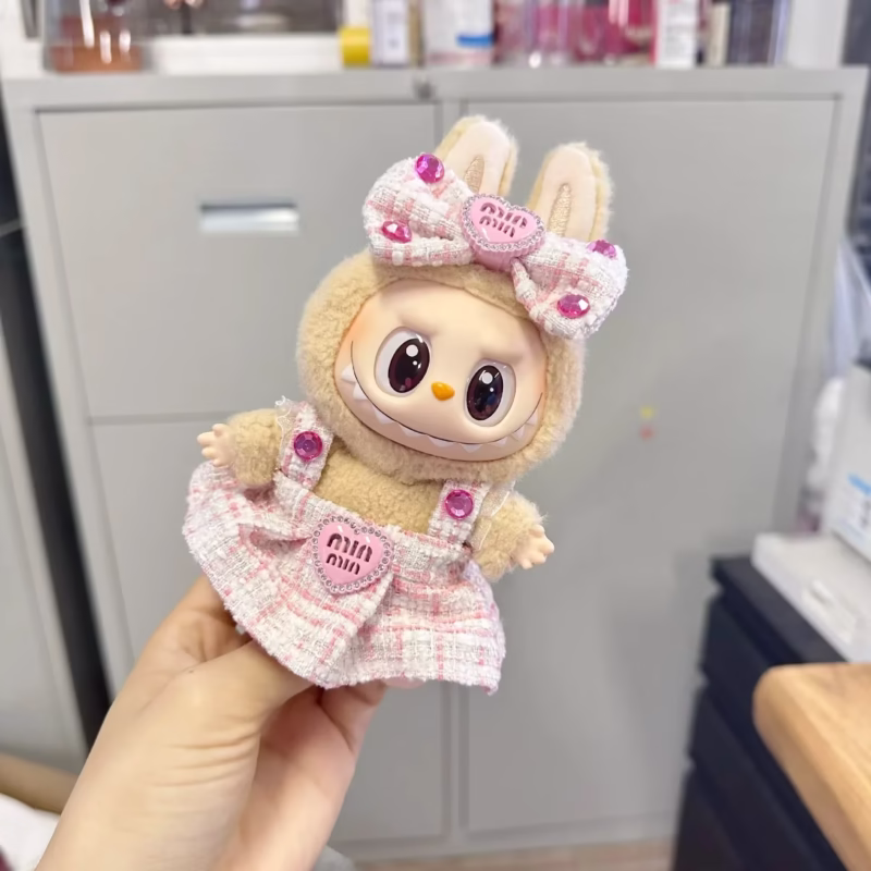 Conjunto de atuendo de Año Nuevo de LABUBU - Representante oficial de Popmart Bubble Mart Collab con accesorios de peluche hechos a mano | Regalo de Navidad y festividades