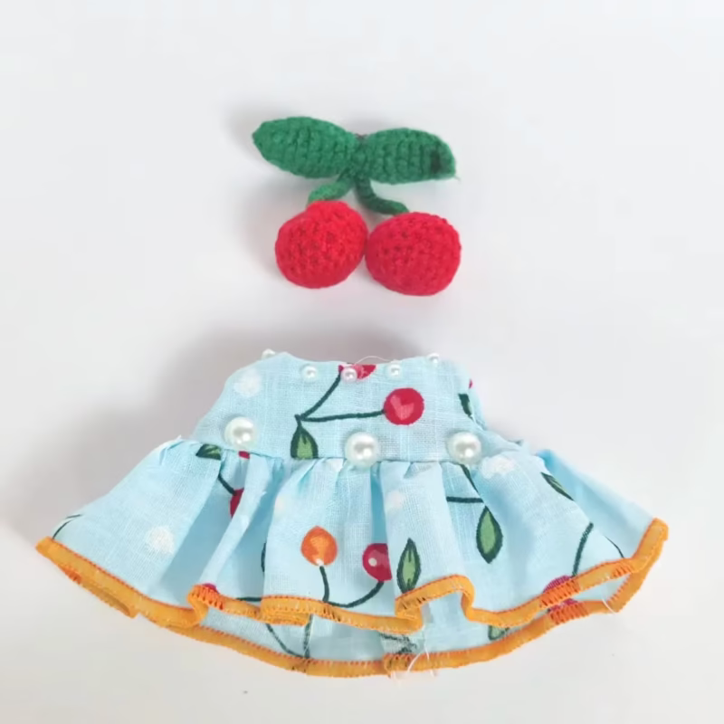 Ropa para muñecas de Labubu, con un llavero, un vestido sin mangas hecho de tela de cereza fresca de verano. - Image 2