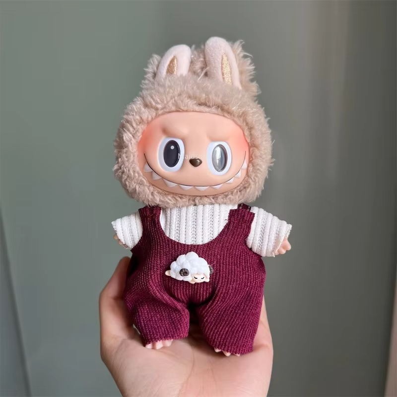 Representa el estilo de tus muñecas de peluche Labubu con este conjunto de prendas y accesorios específicamente diseñados para figuras de 17 cm