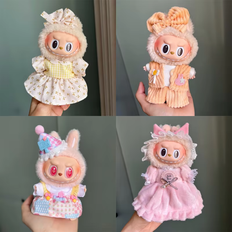 En lugar de los brazos está el encantador conjunto de ropa para usuarios y vestidores de muñecas de peluche Labubu Exo de 17 cm
