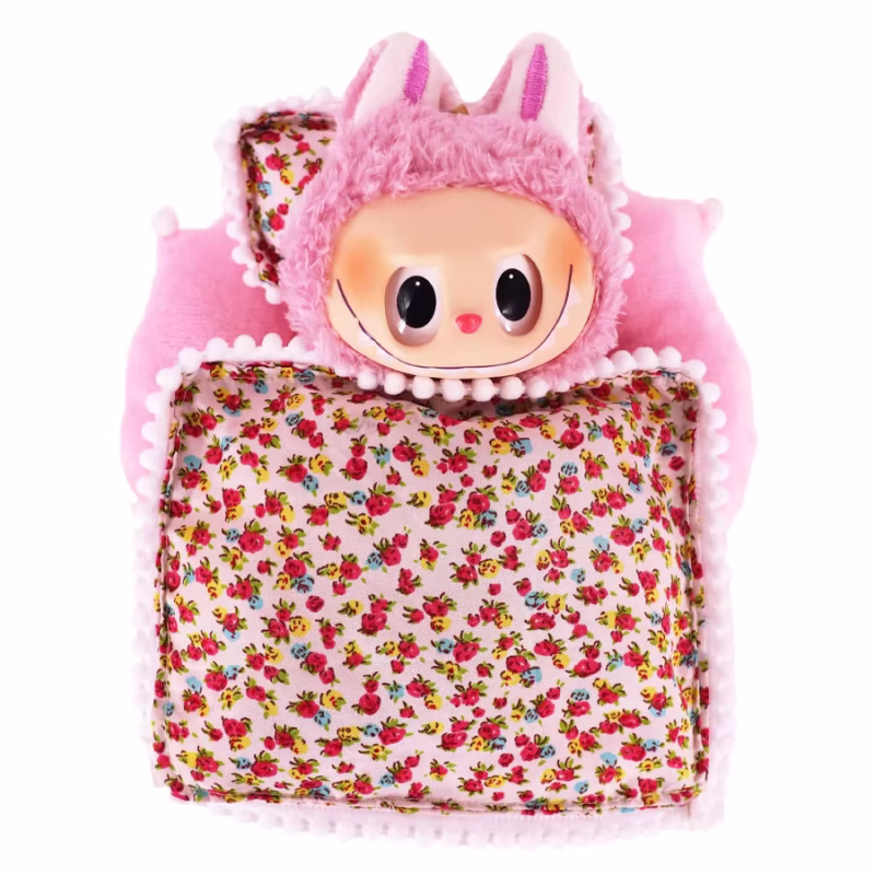 Labubu - Cama mini para muñecas de 15-17 cm, set de 3 piezas con edredón, almohada y accesorios, pijamas de muñeca de algodón suave, saco de dormir para casa y ropa de muñeca. - Image 2