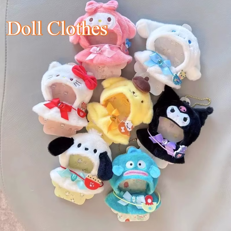 Incluye: muñeca de peluche Cinnamoroll de 18 cm con un atuendo de Cinnamoroll y Hello Kitty, accesorios de Kuromi V1/V2, atuendo de muñeca idol para la muñeca y accesorios de moda