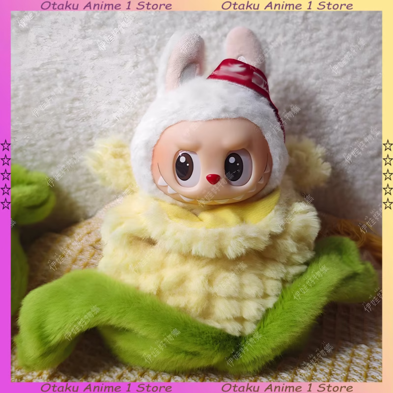 Nuevos trajes para las muñecas Labubu 3.0. Adorable traje de una pieza inspirado en Wacky Mart de maíz, mini peluche, ropa de moda y otros artículos.