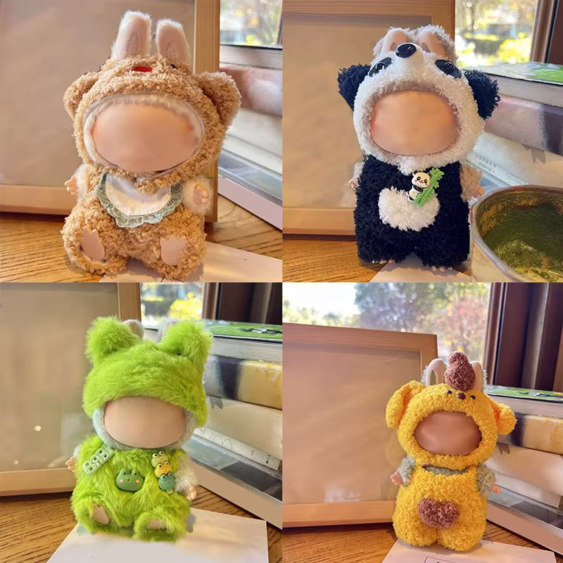 Para Labubu, la figura de peluche de 17 cm de longitud, hay un mini sombrero de lana tejido, un atuendo y una hermosa bufanda, además de un accesorio en color sólido.