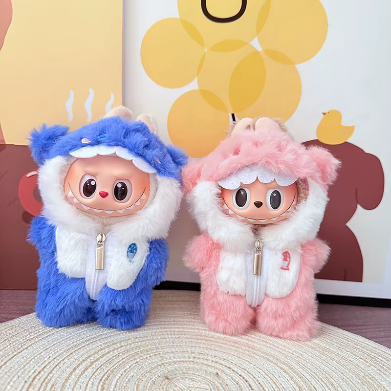 Set de 17 cm de la ropa de la muñeca Kakashi, peluche tiburón de un taku, el nuevo mono labubu con la hamburguesa, nuestro set de creaciones de deco para ti mismo.